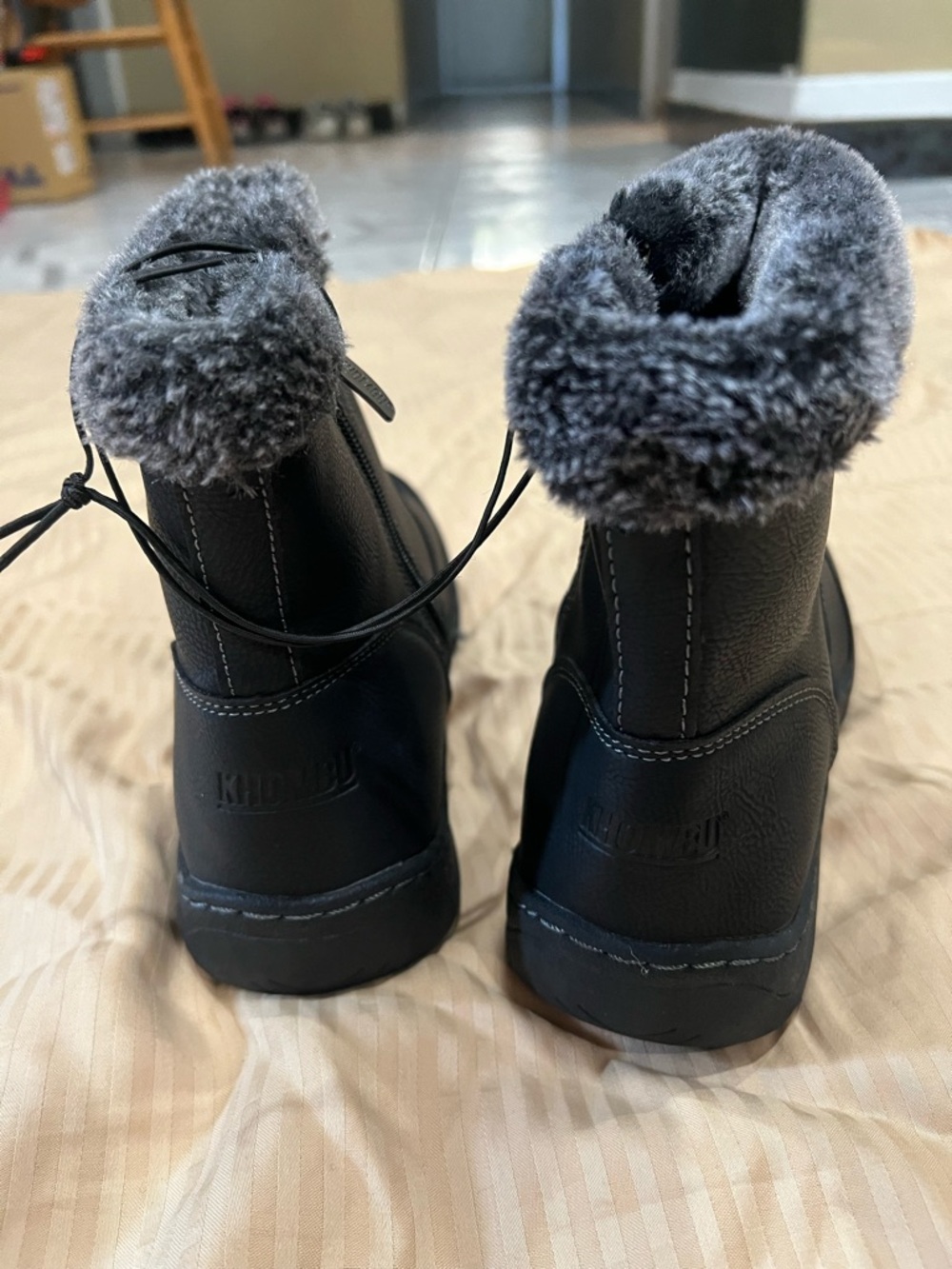 Khombu Black Faux-Fur Cuffed Women's Winter Boots New size 8